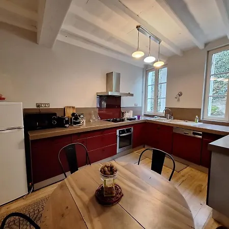 Eulalie ,maison De Village Avec Jardin *