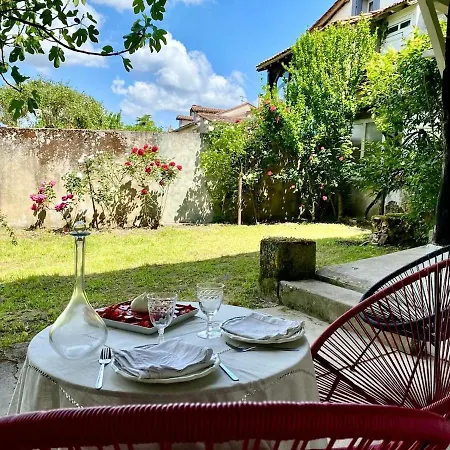 Eulalie ,maison De Village Avec Jardin Saint-Aulaye-Puymangou