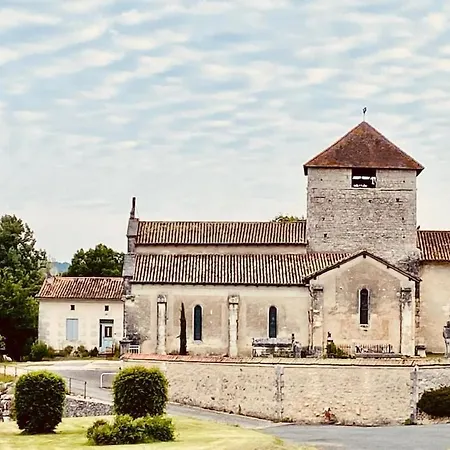 Eulalie ,maison De Village Avec Jardin Feriehus