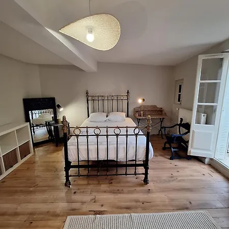 Eulalie ,maison De Village Avec Jardin *