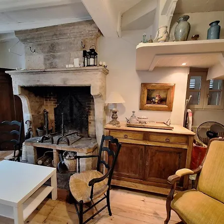 Eulalie ,maison De Village Avec Jardin Feriehus *