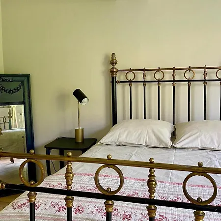 Eulalie ,maison De Village Avec Jardin Feriehus *