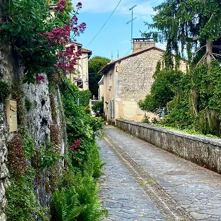 Eulalie ,maison De Village Avec Jardin Feriehus *