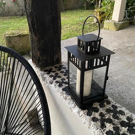 Eulalie ,maison De Village Avec Jardin Feriehus *