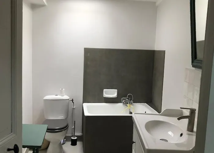 Eulalie ,maison De Village Avec Jardin