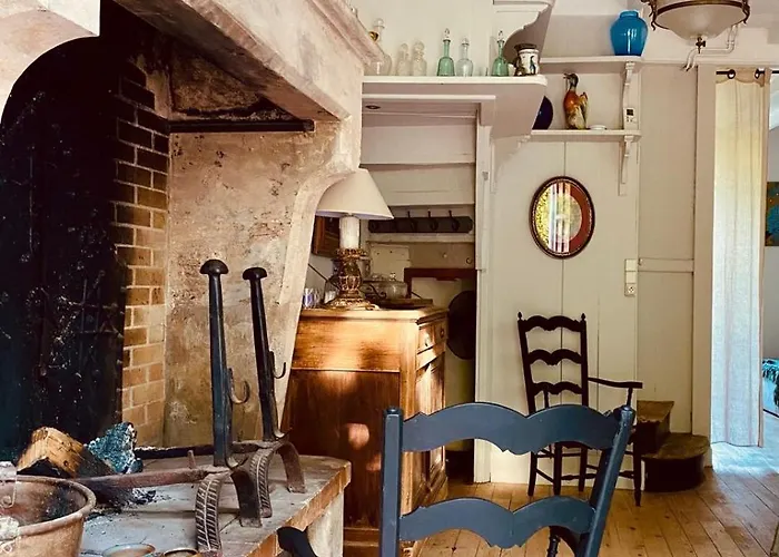 Дом отдыха Eulalie ,maison De Village Avec Jardin Saint-Aulaye-Puymangou