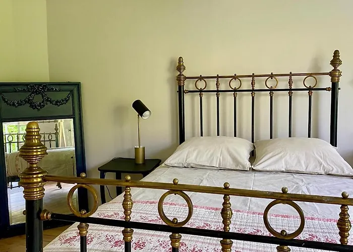 Eulalie ,maison De Village Avec Jardin Дом отдыха *