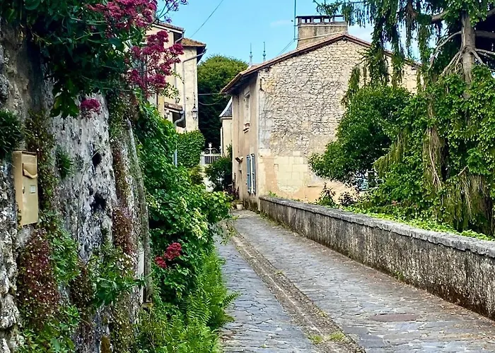 Eulalie ,maison De Village Avec Jardin Дом отдыха *