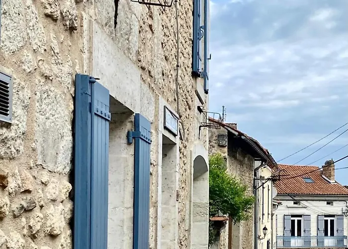 Дом отдыха Eulalie ,maison De Village Avec Jardin Saint-Aulaye-Puymangou