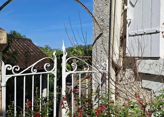 Дом отдыха Eulalie ,maison De Village Avec Jardin